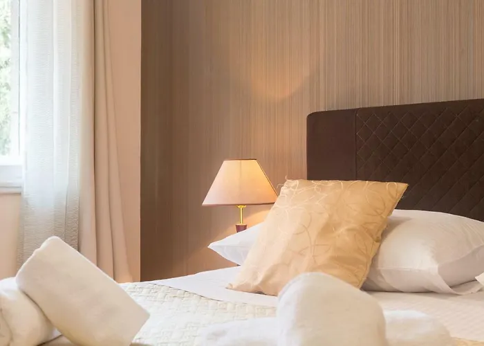 Golden Gostinjska kuća 4*